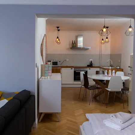 Danube بودابست