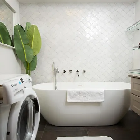 Danube بودابست